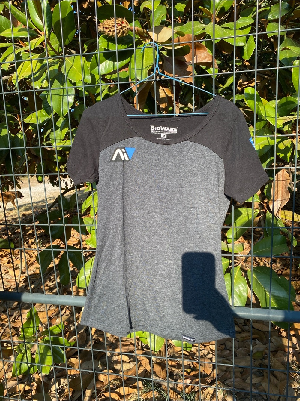 BioWare Mass Effect Andromeda Initiative Women's Med Raglan Tee Limited-Edition
